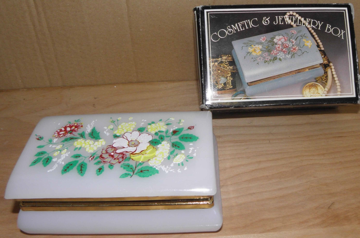 922- Rectangle Jewelry Box With Flower