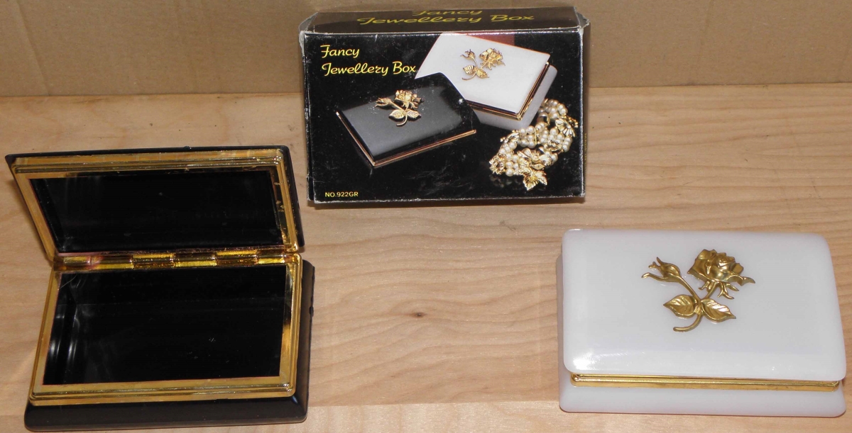 922gr Rectangle Jewelry Box With Rose - 12 Piece