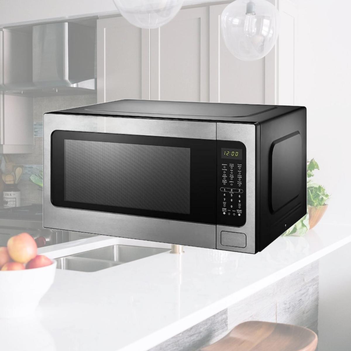 Picture of Black Plus Decker EM262AMY-PHB 2.2 cu. ft. Microwave with Sensor Cooking, Stainless Steel