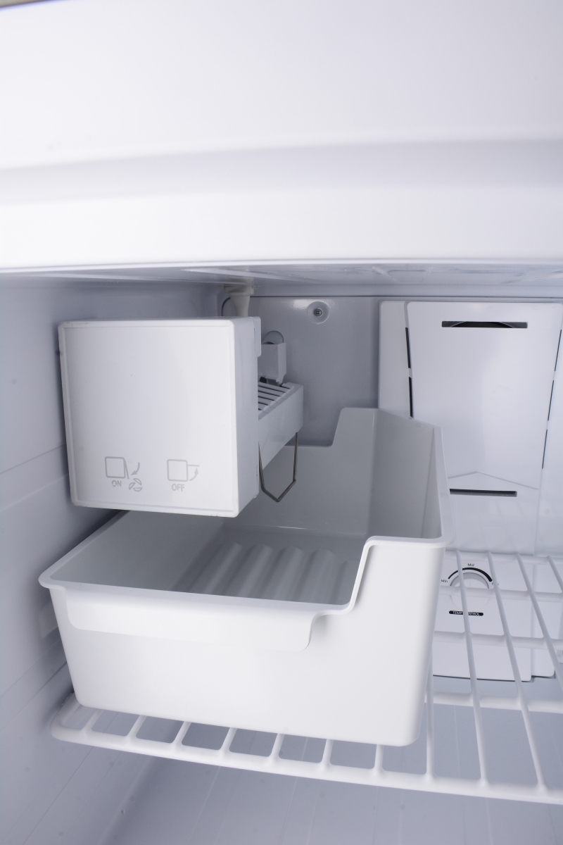 Picture of Conserv 18cf Stainless Refrigerator-Freezer Top Mount Frost Free with Ice Maker  Energy 