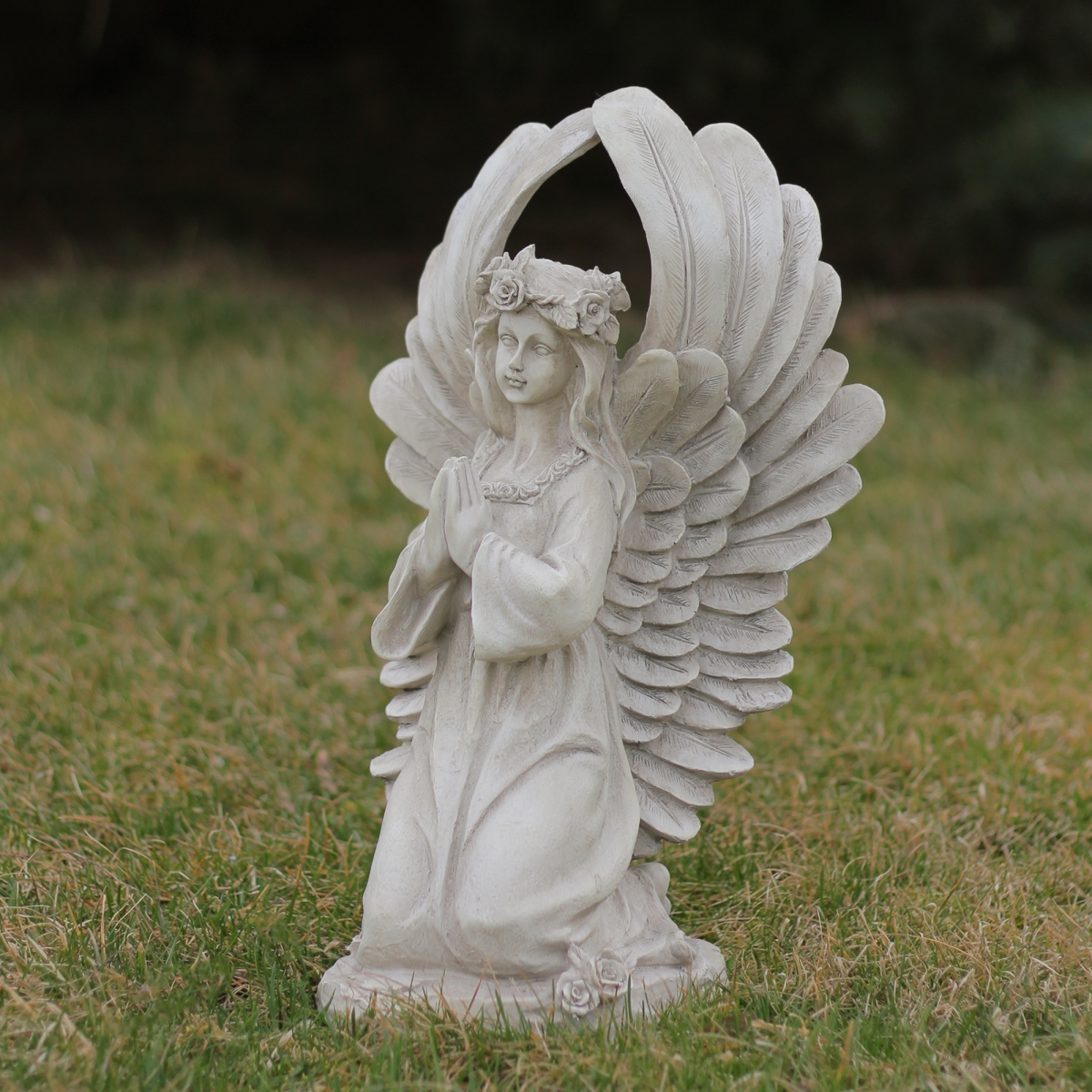 33377761 15.25 In. Angel Kneeling In Prayer Outdoor Garden Statue