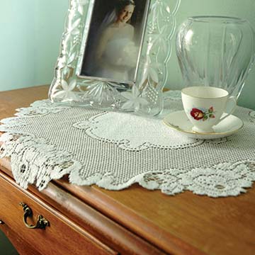 20 In. Vintage Rose Round Doily