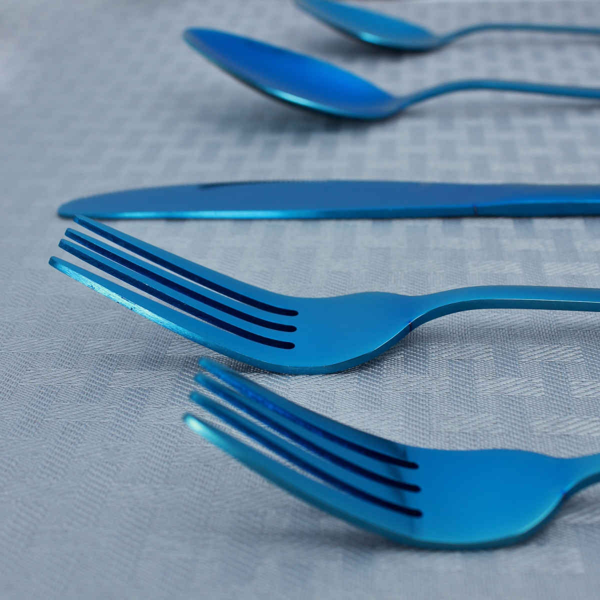 Picture of Elyon Tableware ELYON-35006 Elyon Luly Reflective Blue 20-Piece Flatware Set&#44; Stainless Steel&#44; Service For 4