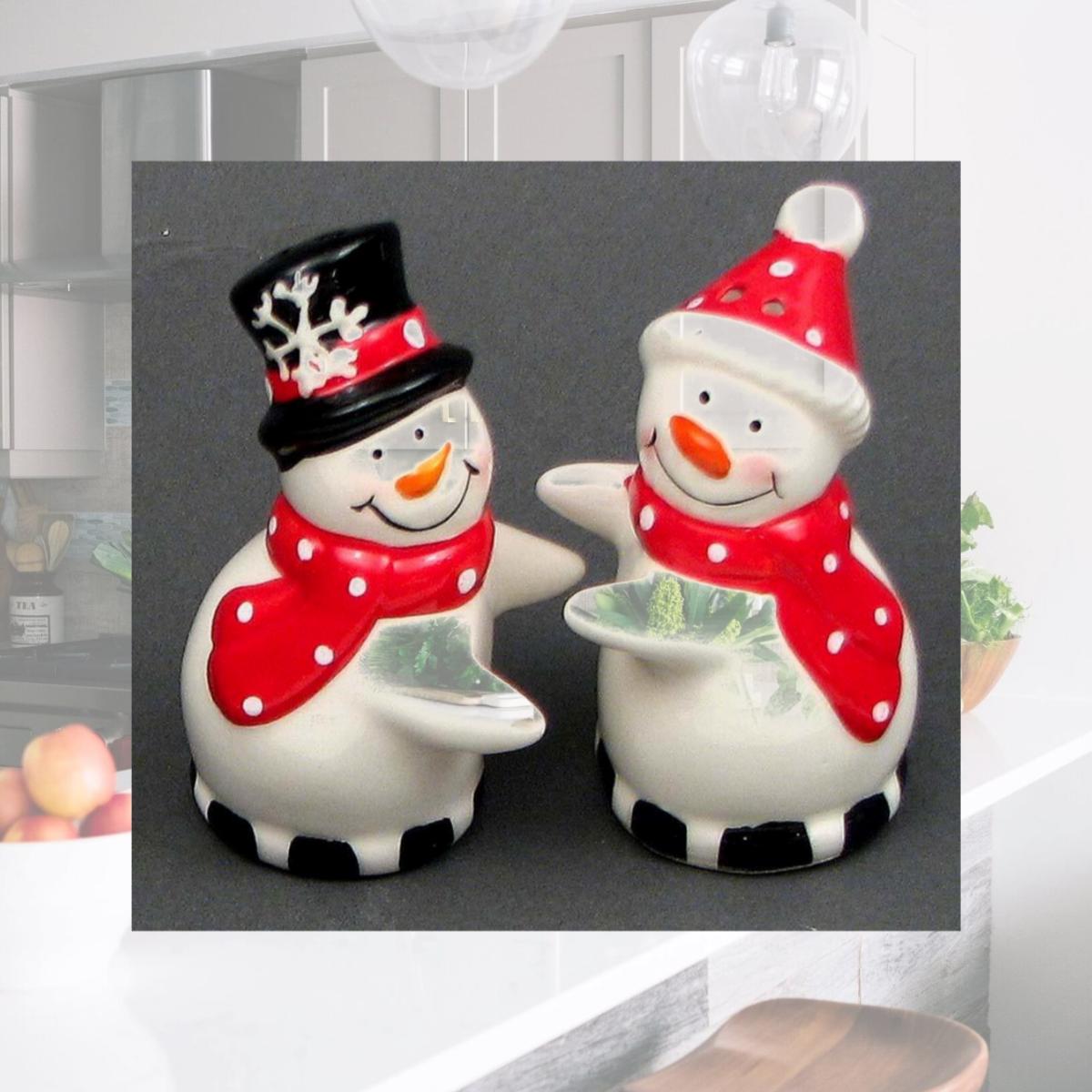 Picture of IWGAC 049-93051 Ceramic Snowman Salt and Pepper Set