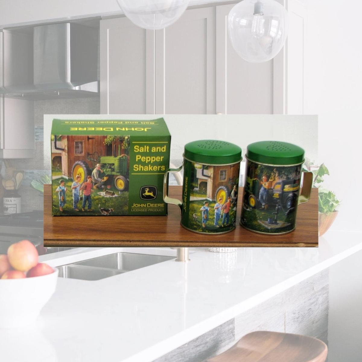 Picture of IWGAC 0126-42002 John Deere Salt & Pepper Set