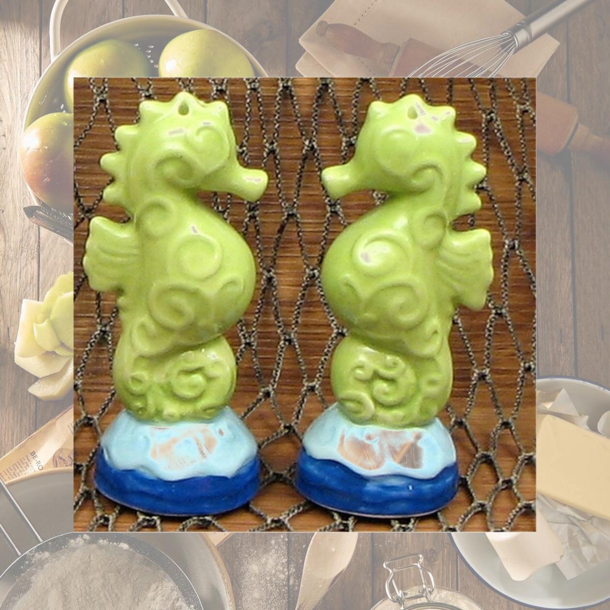 Picture of IWGAC 049-15089 Ceramic Seahorse Salt & Pepper Set