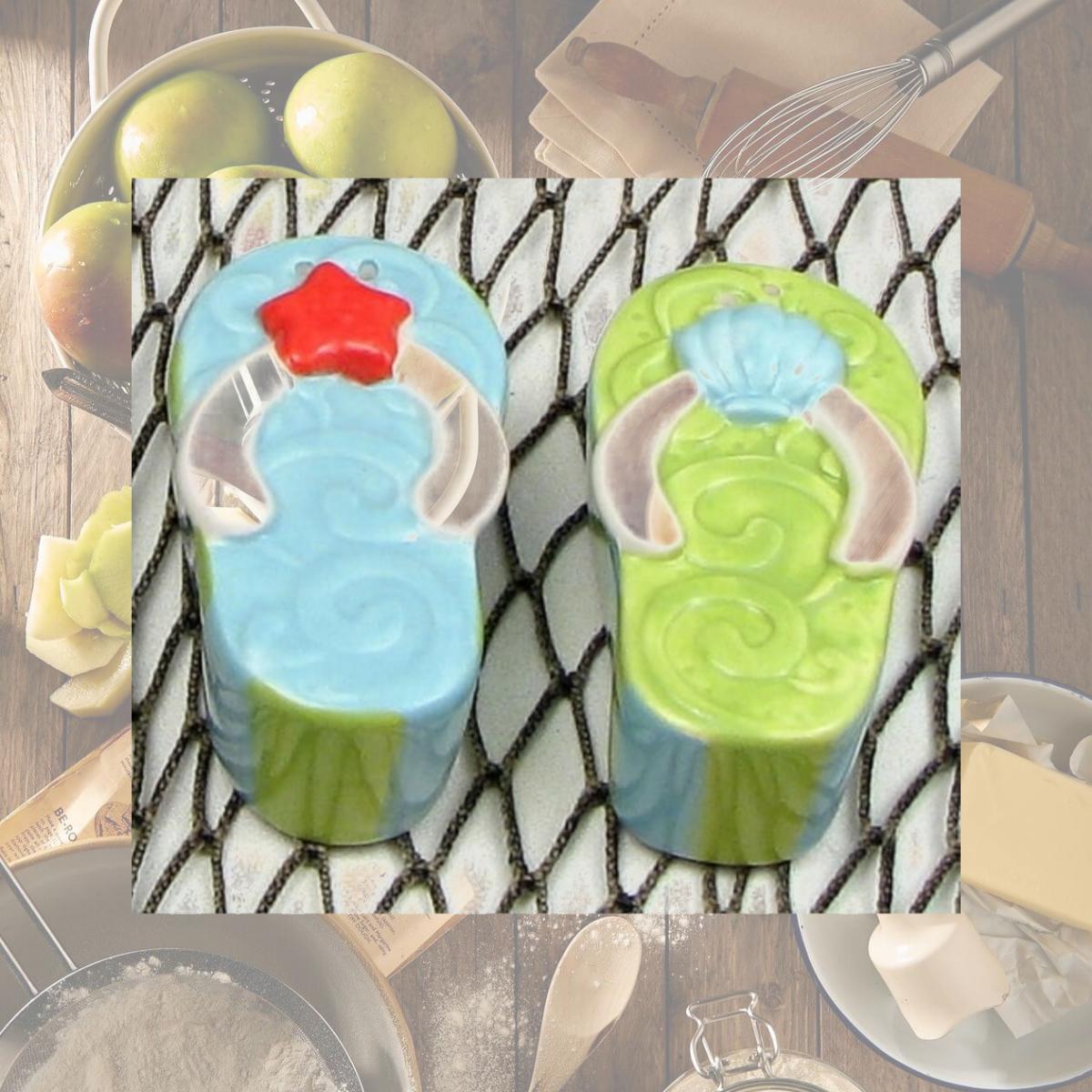 Picture of IWGAC 049-15088 Ceramic Flip Flop Salt & Pepper Set