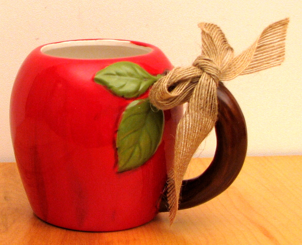 049-16176 Ceramic Apple Mug, Red