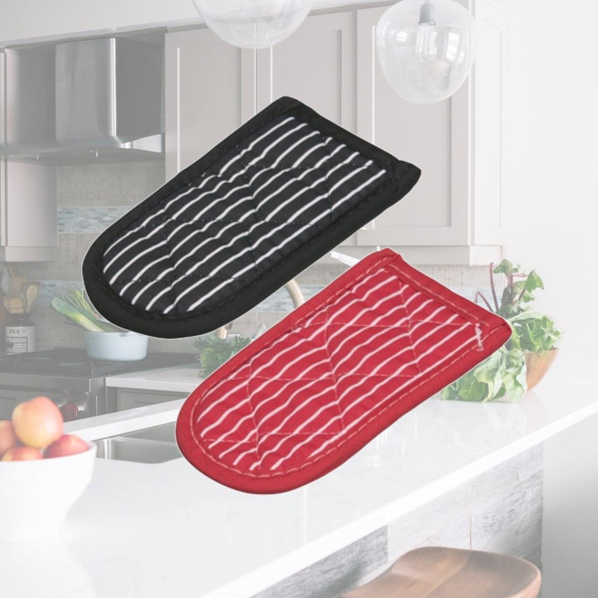 Picture of Lodge 2 Piece Hot Handle Mitt Set  2HH2