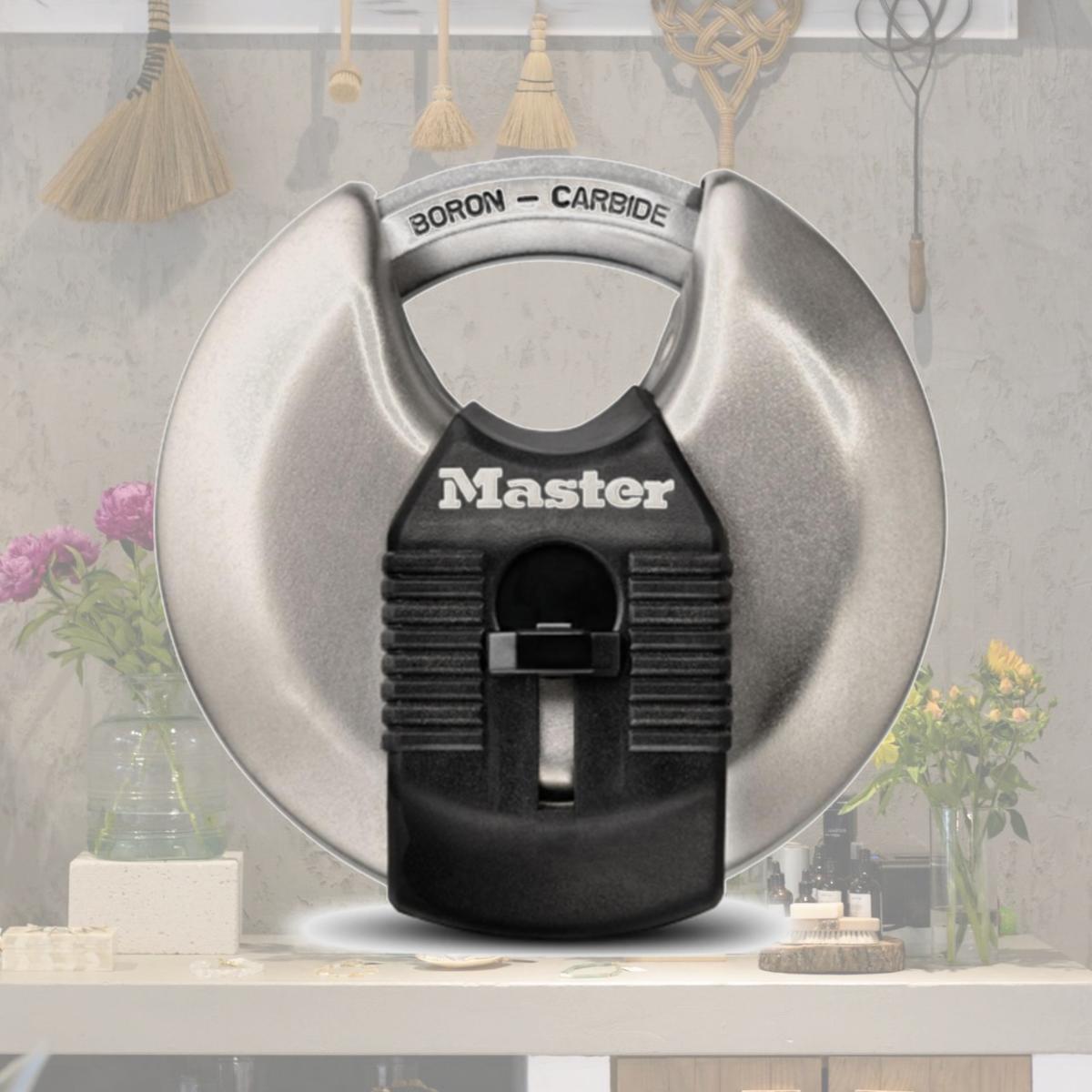 Picture of Master Lock 2-.75in. Magnum Disc Lock  M40XDHC