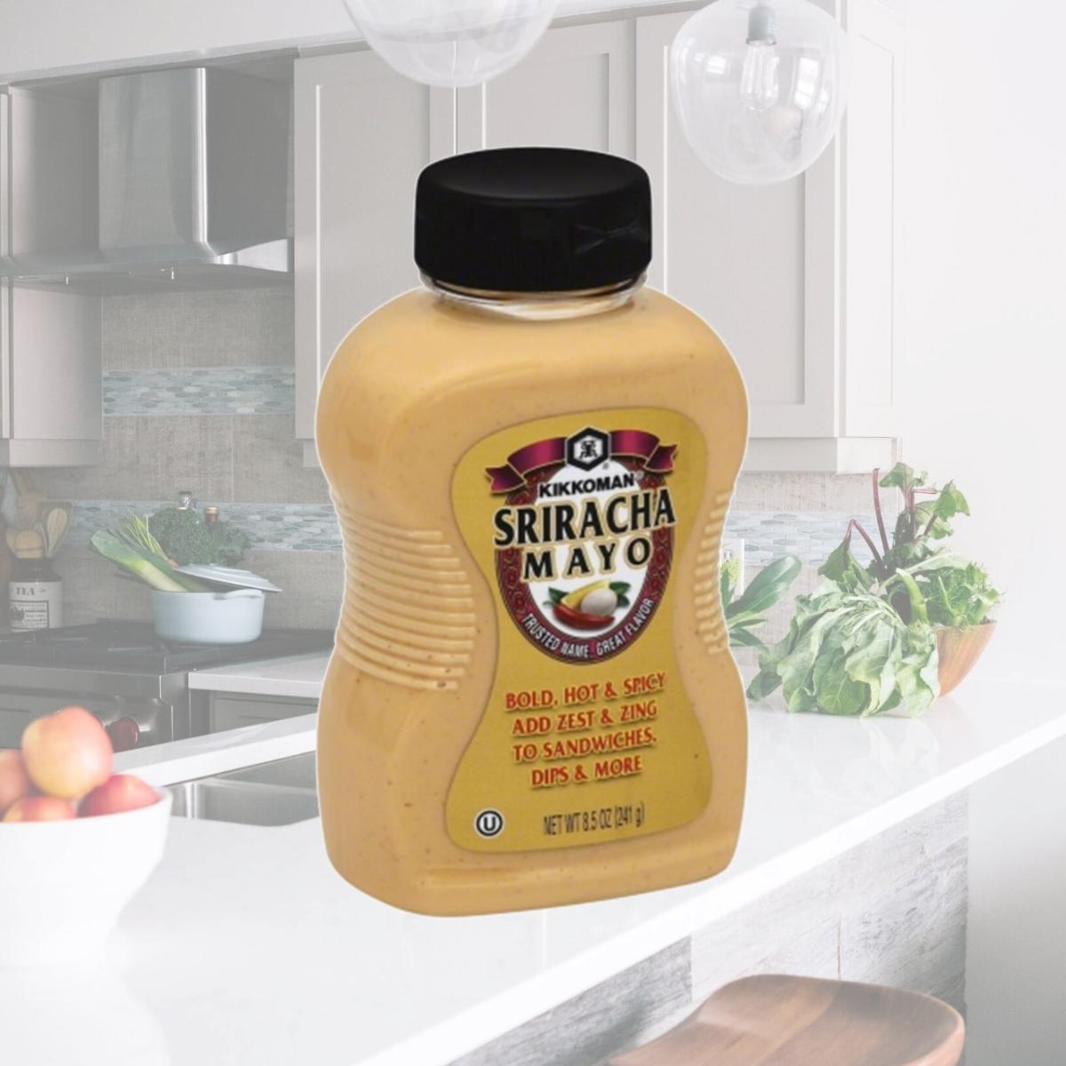 Picture of Kikkoman 258196 8.5 oz. Mayo Sriracha