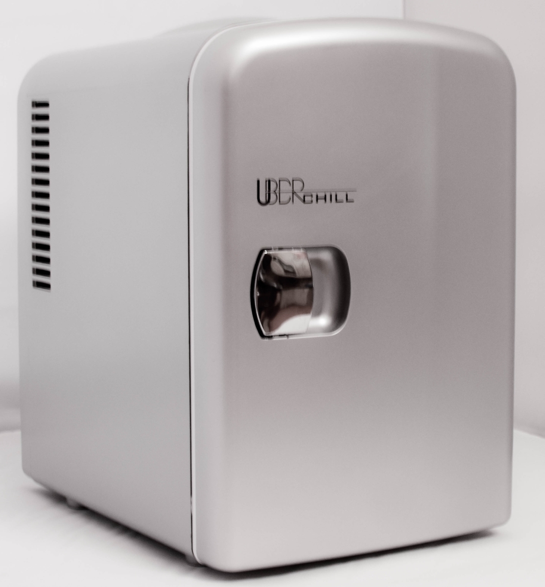 Ub-ch1-silver Chill 6 Can Retro Personal Mini Fridge For Bedroom, Office Or Dorm - Silver