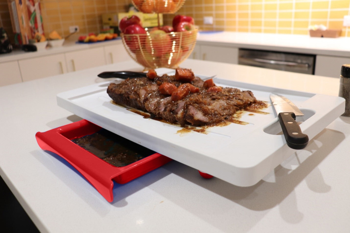 Picture of Karving King KK2 20 x 12 in. Dripless 2 in 1 System Cutting Board, Red