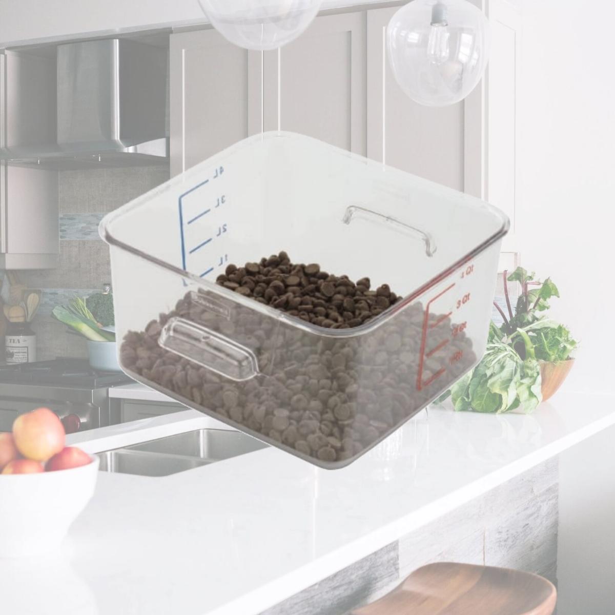 Picture of Rubbermaid Commercial Products RCP 6304 CLE 4 Quart Space Saver Square Container - Clear