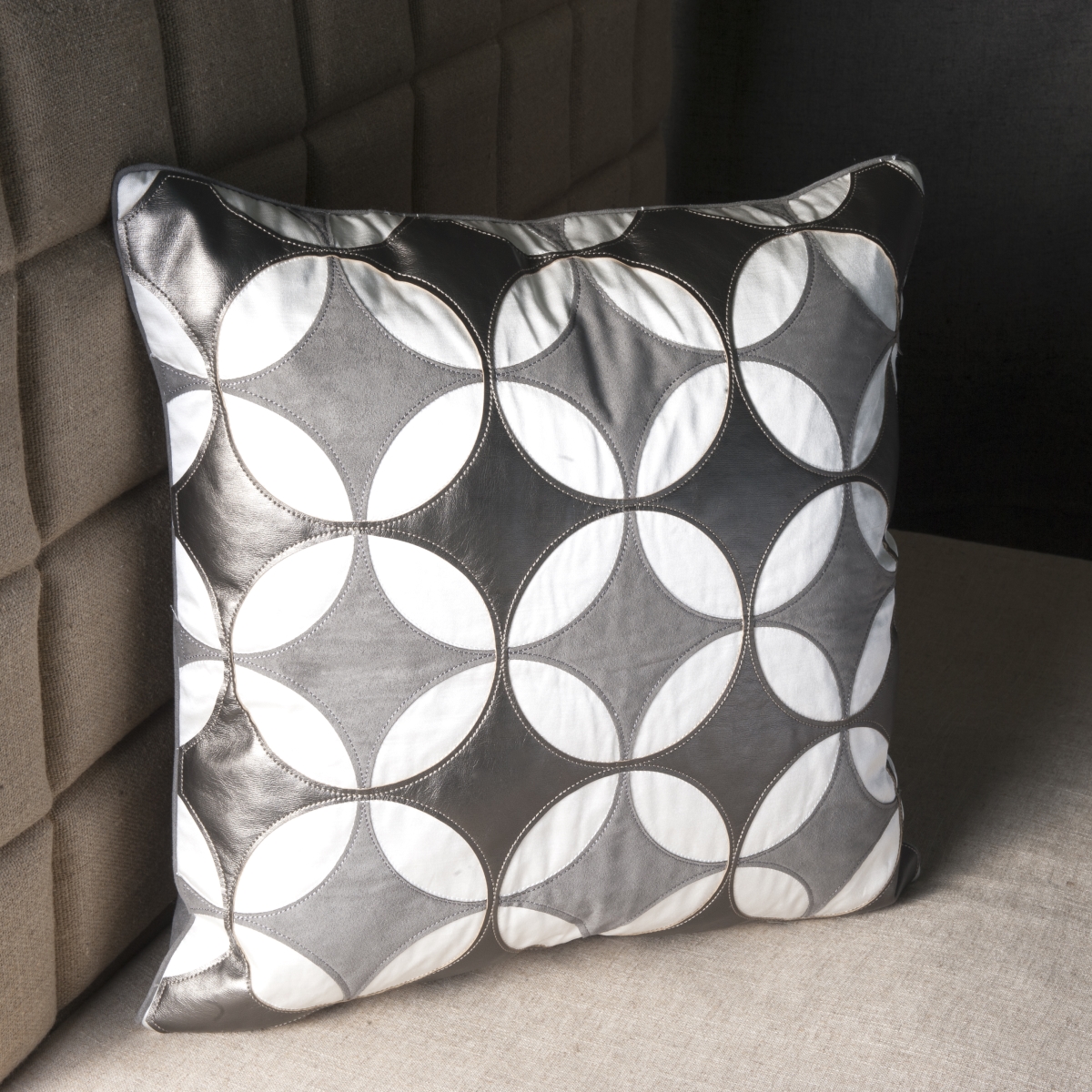 Eah010xxsmch27 18 X 18 In. Kaleidoscope Laser Applique Decorative Pillow Grey