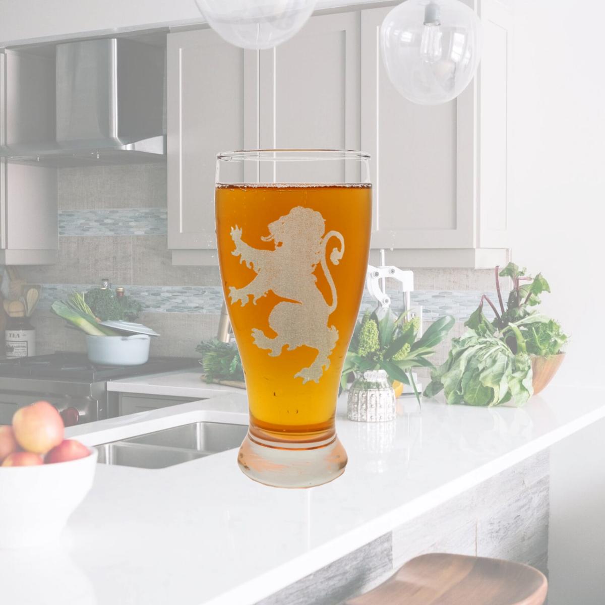 Picture of Lyoncraft PILR01 19 oz Lion Rampant Engraved Pint Glass