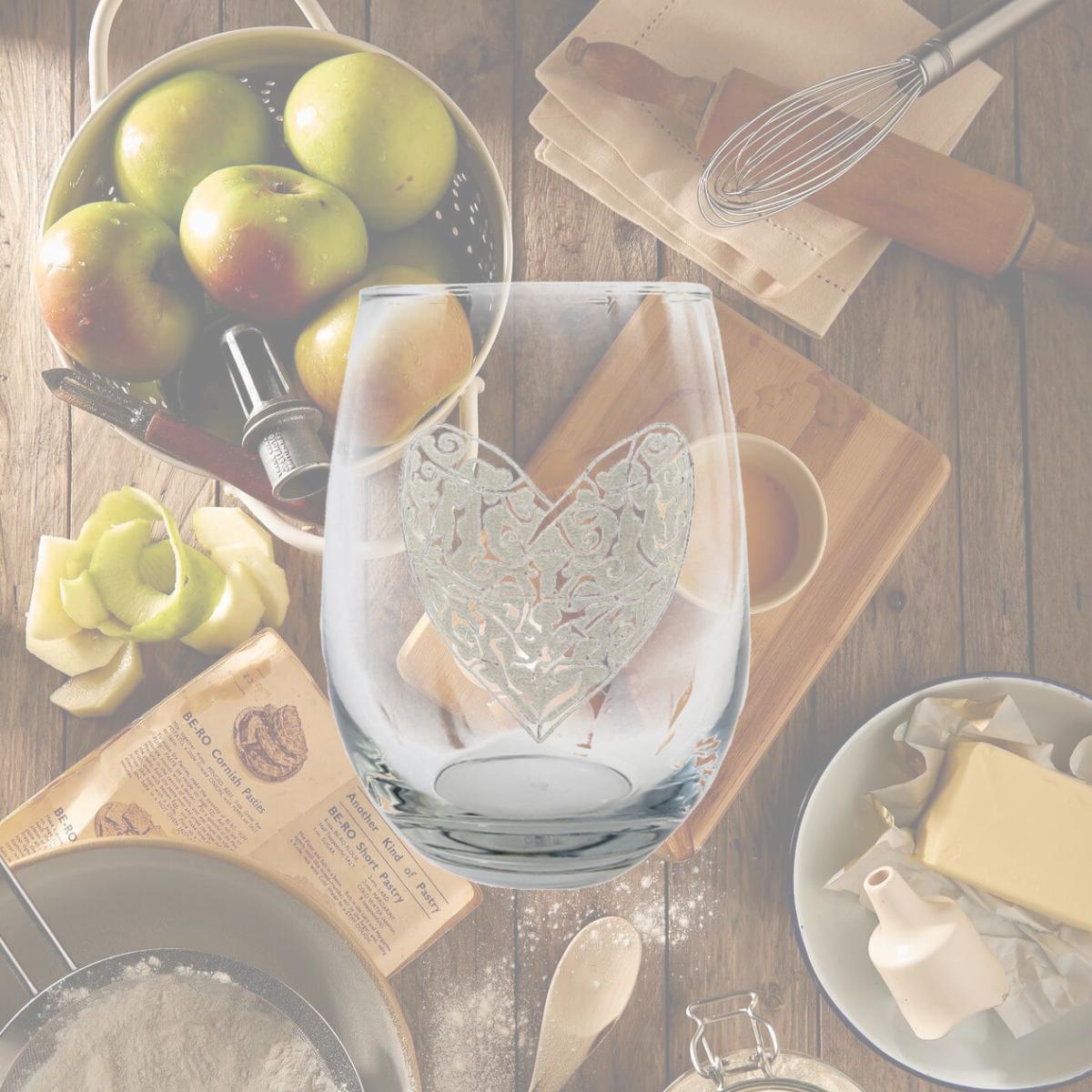 Picture of Lyoncraft SWHR01 18 oz Celtic Heart Engraved Stemless Wine Glass