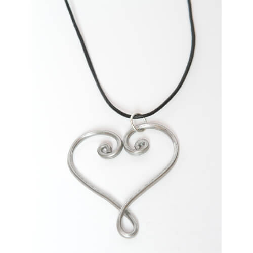 143192pmm7 Heart Aluminum Wire Pendant Necklace