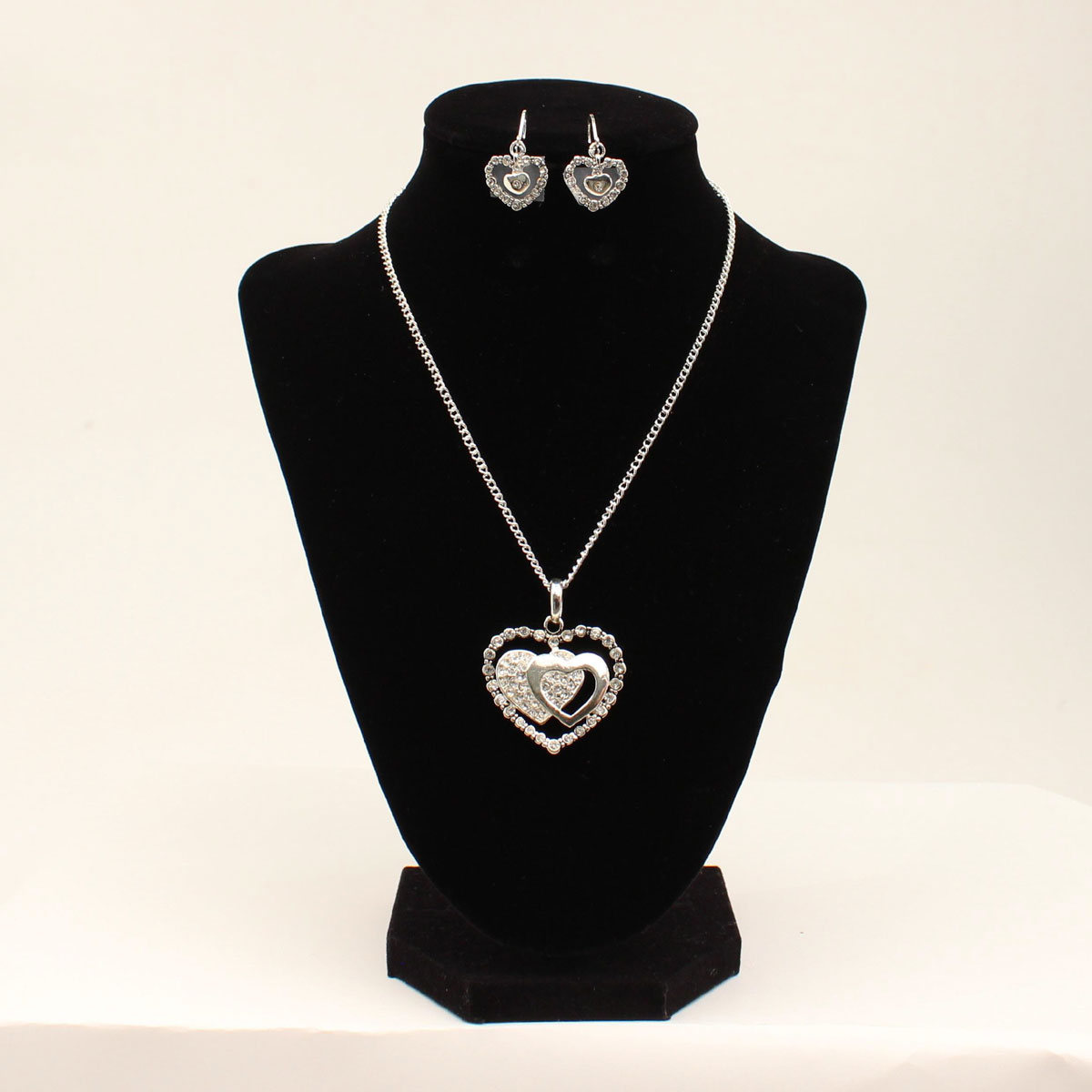 Dbuen1040 Smooth & Crystal Heart Shaped Pendant