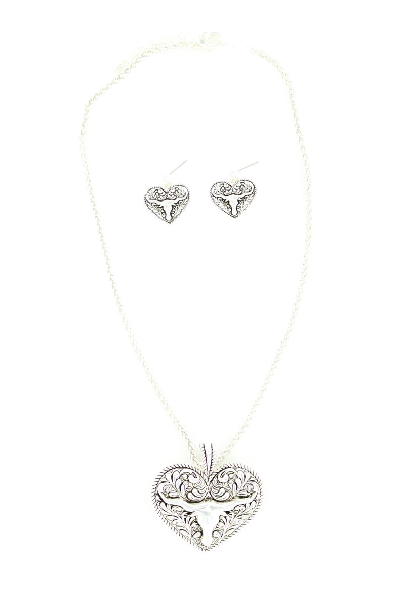 29450 Longhorn & Heart Pendant Necklace Set