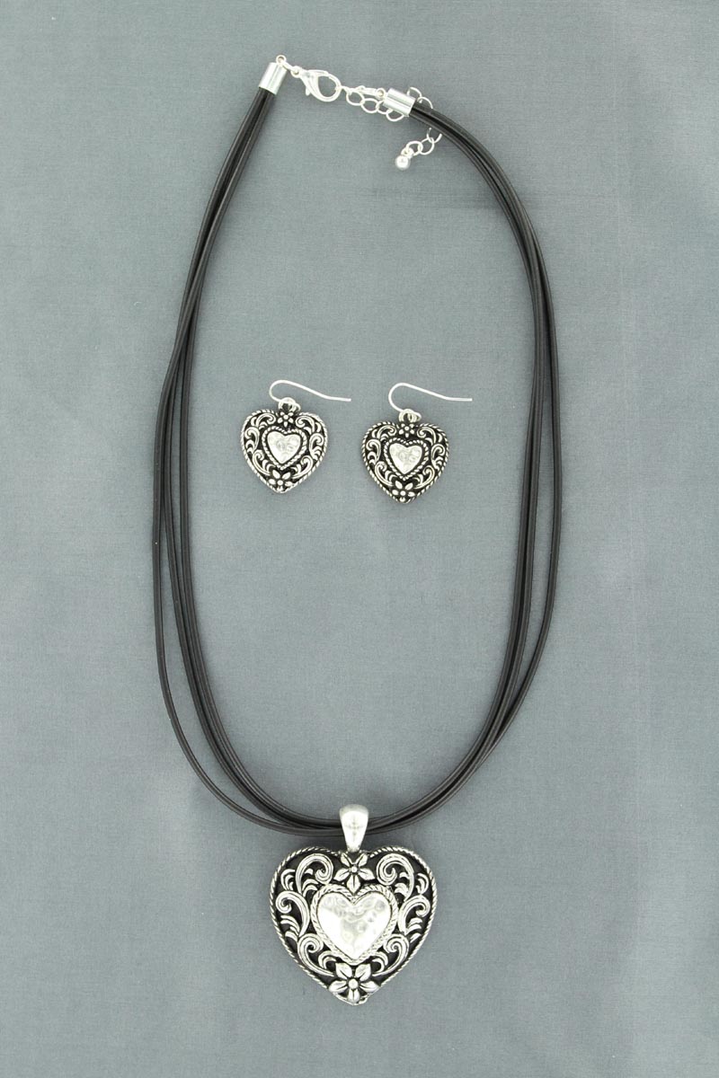29433 Heart Leather Cord Necklace Set - 18.50 To 21.50 In.