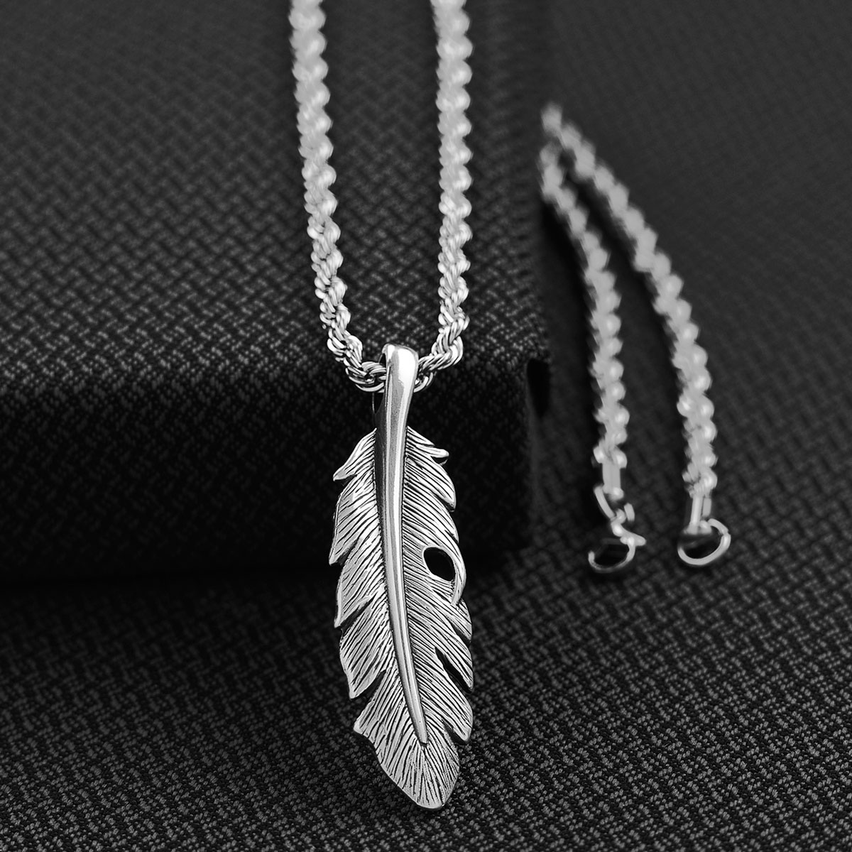 32126 24 In. Twister Feather Twisted Chain Necklace