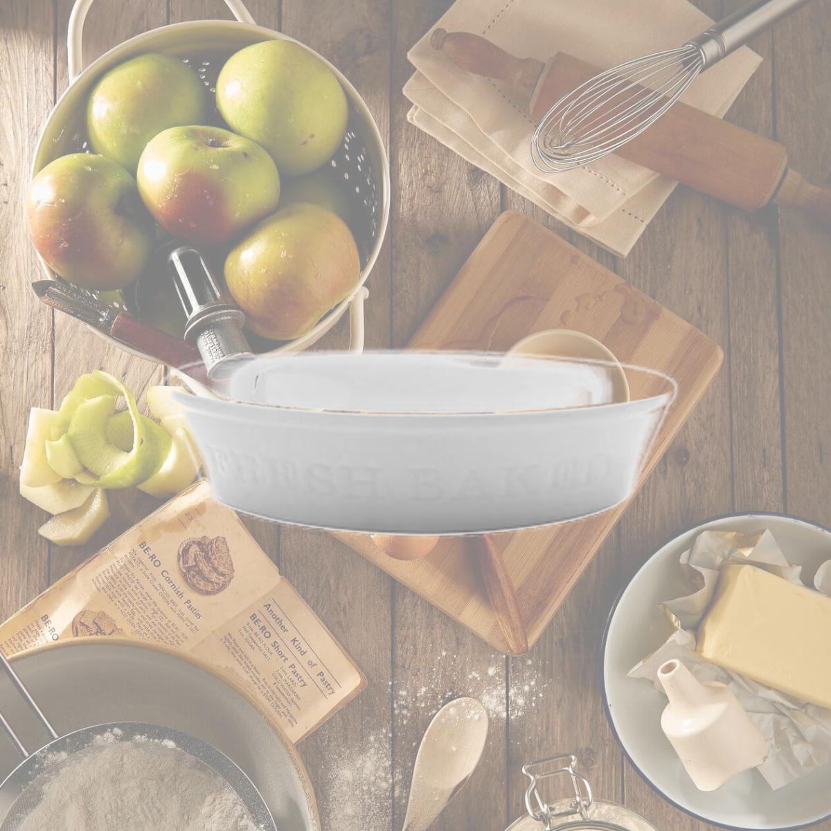 Picture of Our Table 133007.01 9.5 in. Simply Round Porcelain Fresh Baked Pie Plate, White