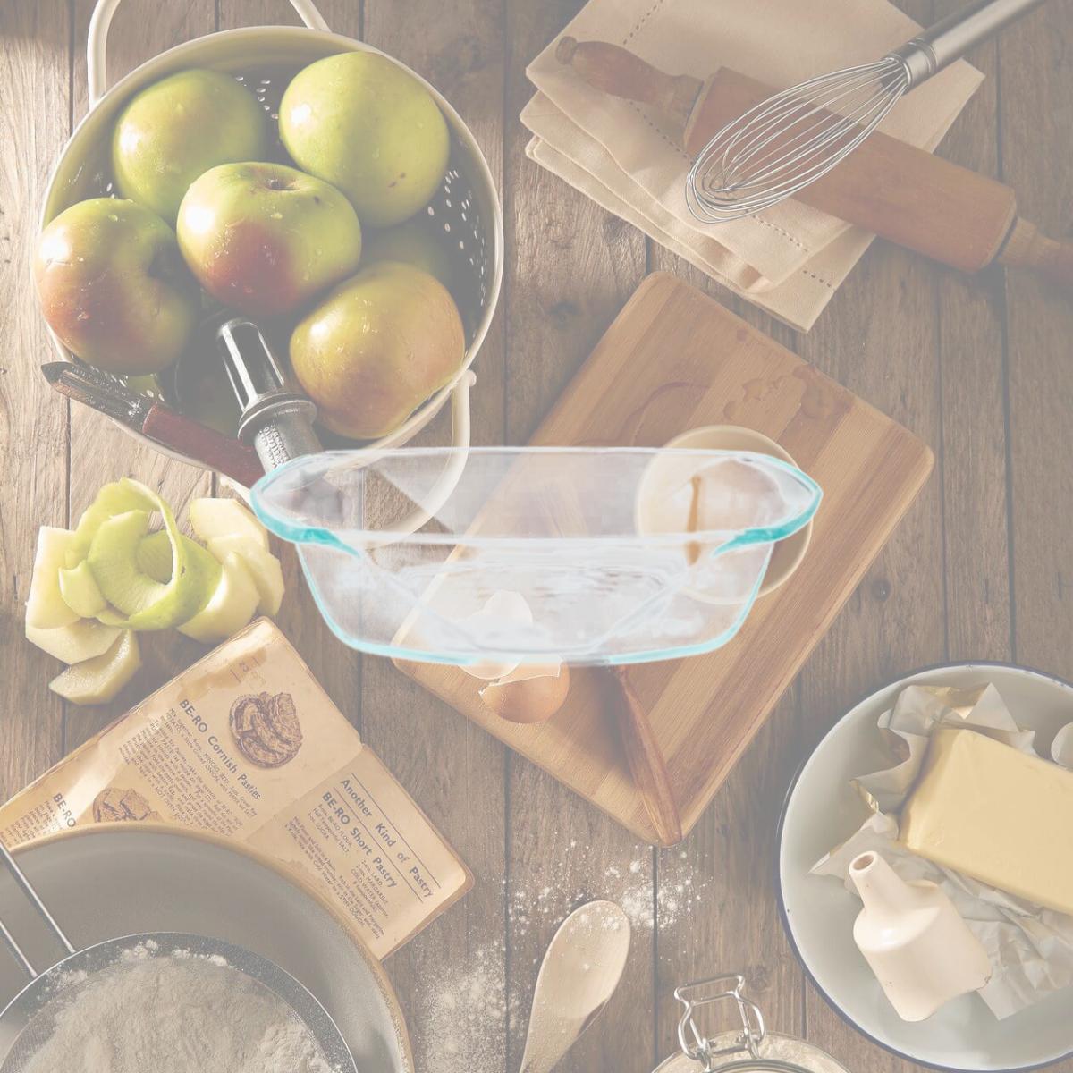 Picture of Soho Lounge 143837.01 12.6 x 8.3 in. x 2.8 in. Carnegie Hill Tempered Glass Lasagna Pan with Built-in Handles