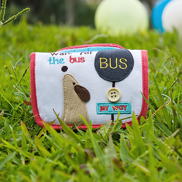 Be-22-busdog 4.7 X 3.1 In. Wait For The Bus - Embroidered Applique Fabric Art Trifold Wallet Purse & Card Holder