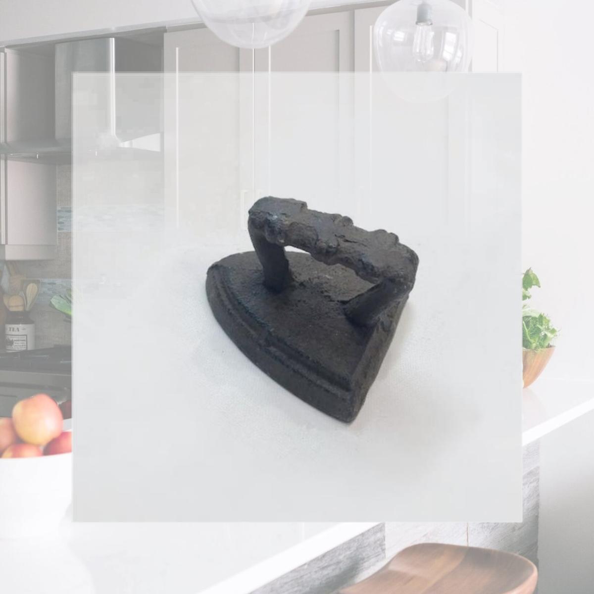 Picture of Forpost FP-KIN-183 Iron Shaped Cast Iron Table Cloth Weights - Set of 2