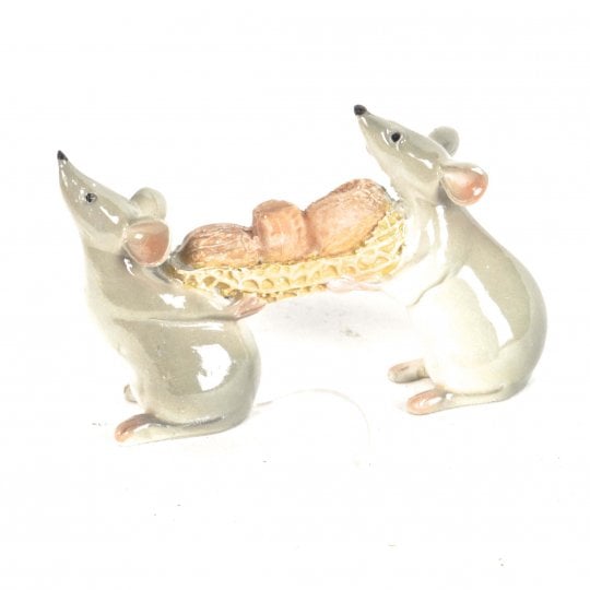 Sc003-m Two Little Mice Caring Grains In Peanut Shell Figurine