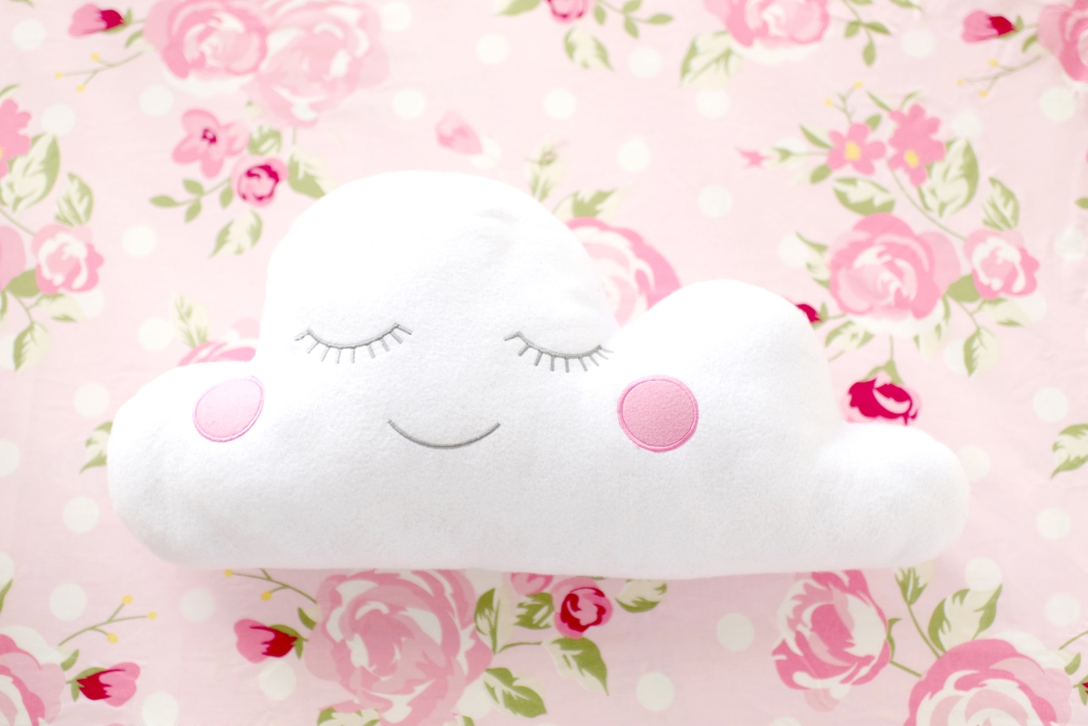 Ctp182 Cloudy Throw Pillow - Pink