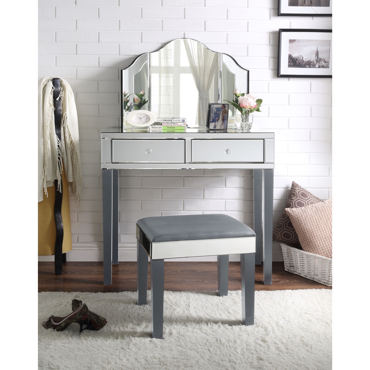 Caleb Modern Contemporary 3-piece Vanity Set With Trifold Mirror - Grey