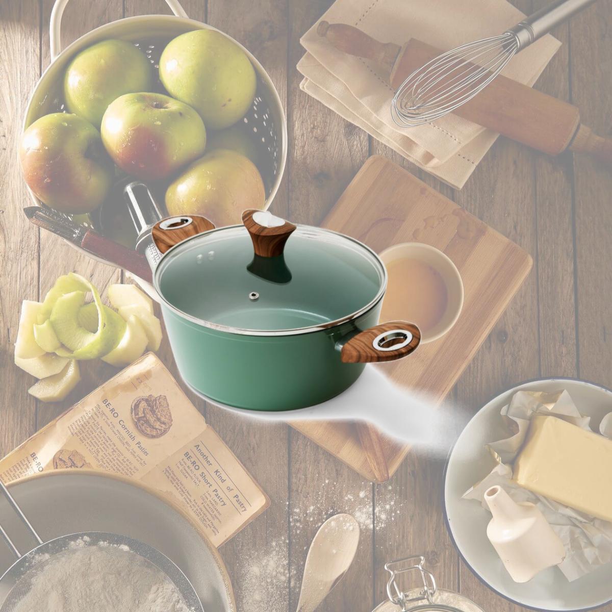 Picture of Phantom Chef PC-015G-300 4.4 qt. Casserole, Green