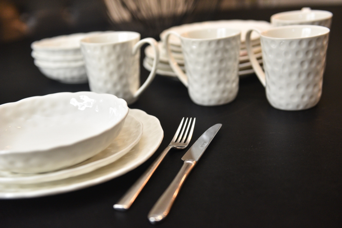 Picture of HomeRoots 483512 Round Pebbled Porcelain Service for Six Bowl Set, White - 6 Piece