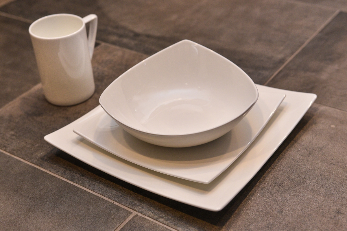 Picture of HomeRoots 483490 Square Bone China Dinnerware Set, White - 4 Piece