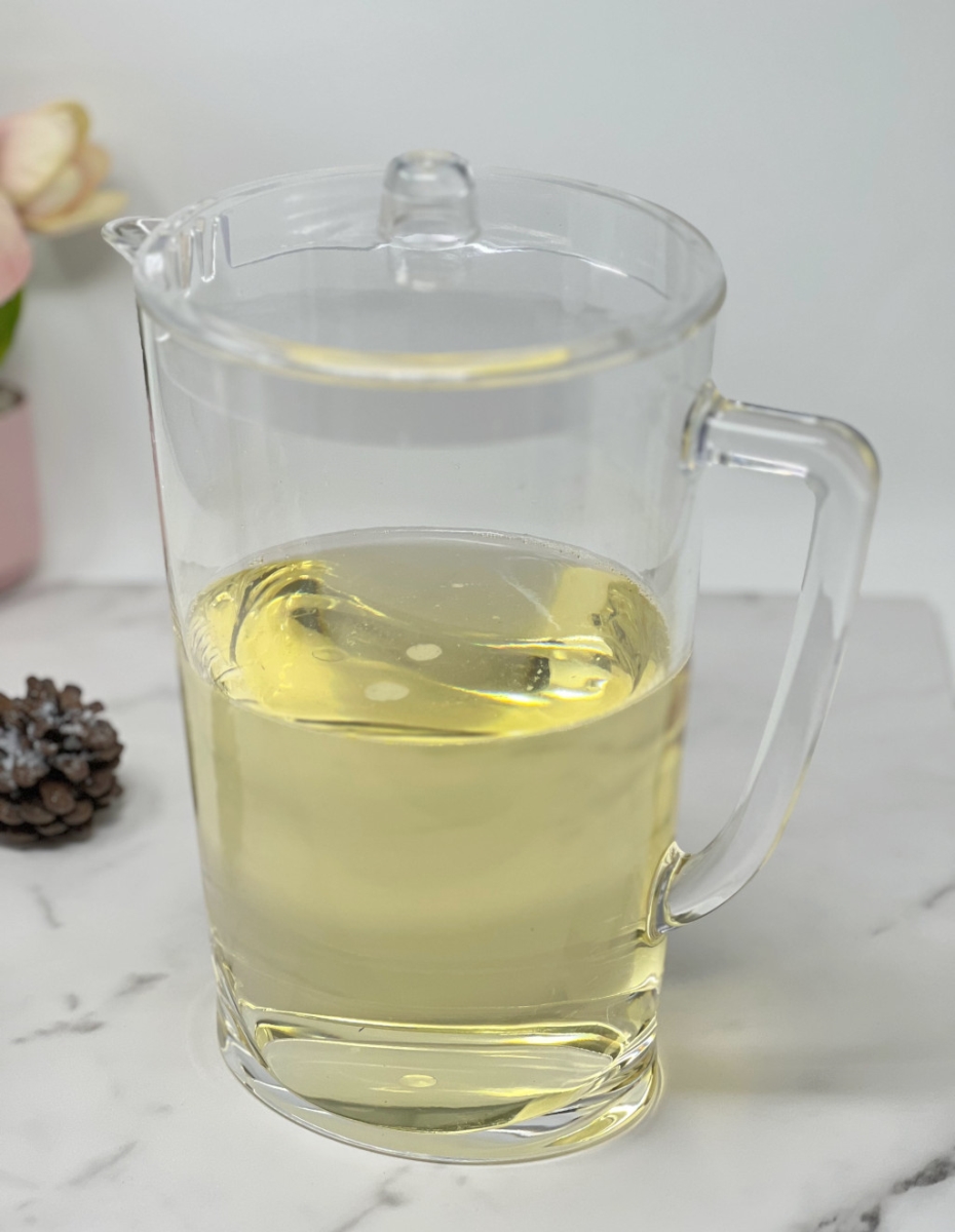 Picture of HomeRoots 523327 2.75 qt. Acrylic Pitcher, Clear