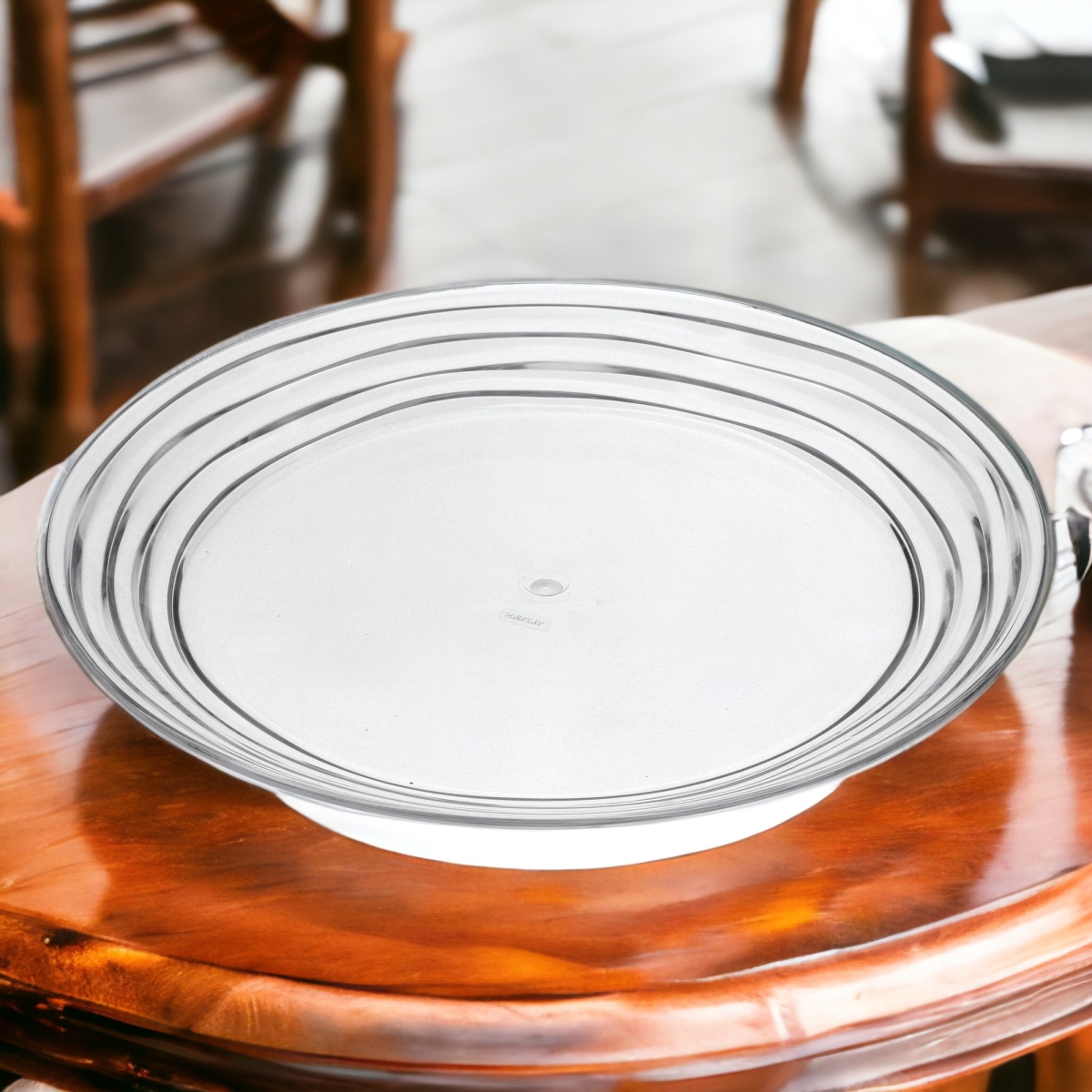 Picture of HomeRoots 520897 Round Swirl Acrylic Service for Four Dinner Plate Set, Clear - 4 Piece