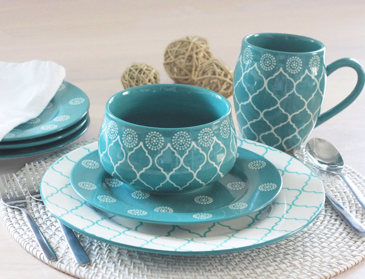 Picture of HomeRoots 534543 Round Trellis Ceramic Service for Four Dinnerware Set, Turquoise - 16 Piece