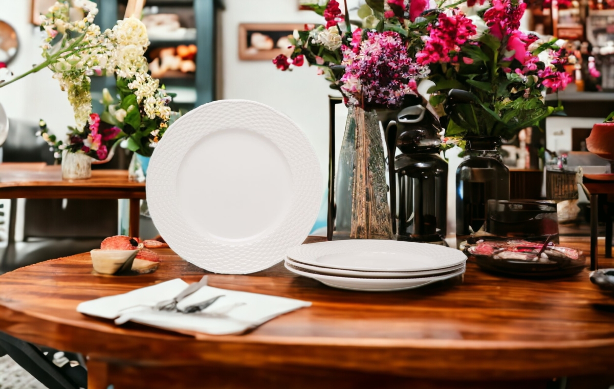 Picture of HomeRoots 483498 Weave STO Are Service for Four Dinner Plate Set, White - 4 Piece