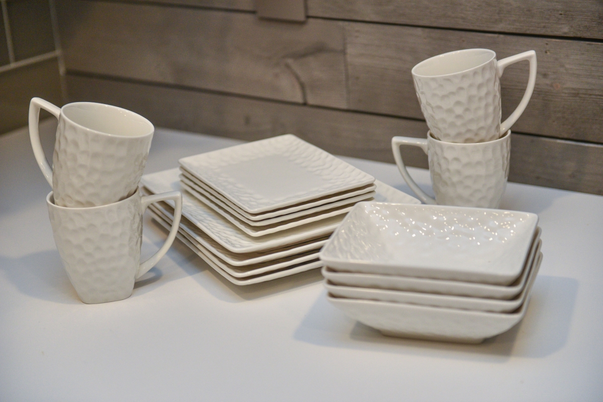 Picture of HomeRoots 483521 Rectangle Pebbled Porcelain Service for Six Salad Plate Set, White - 6 Piece