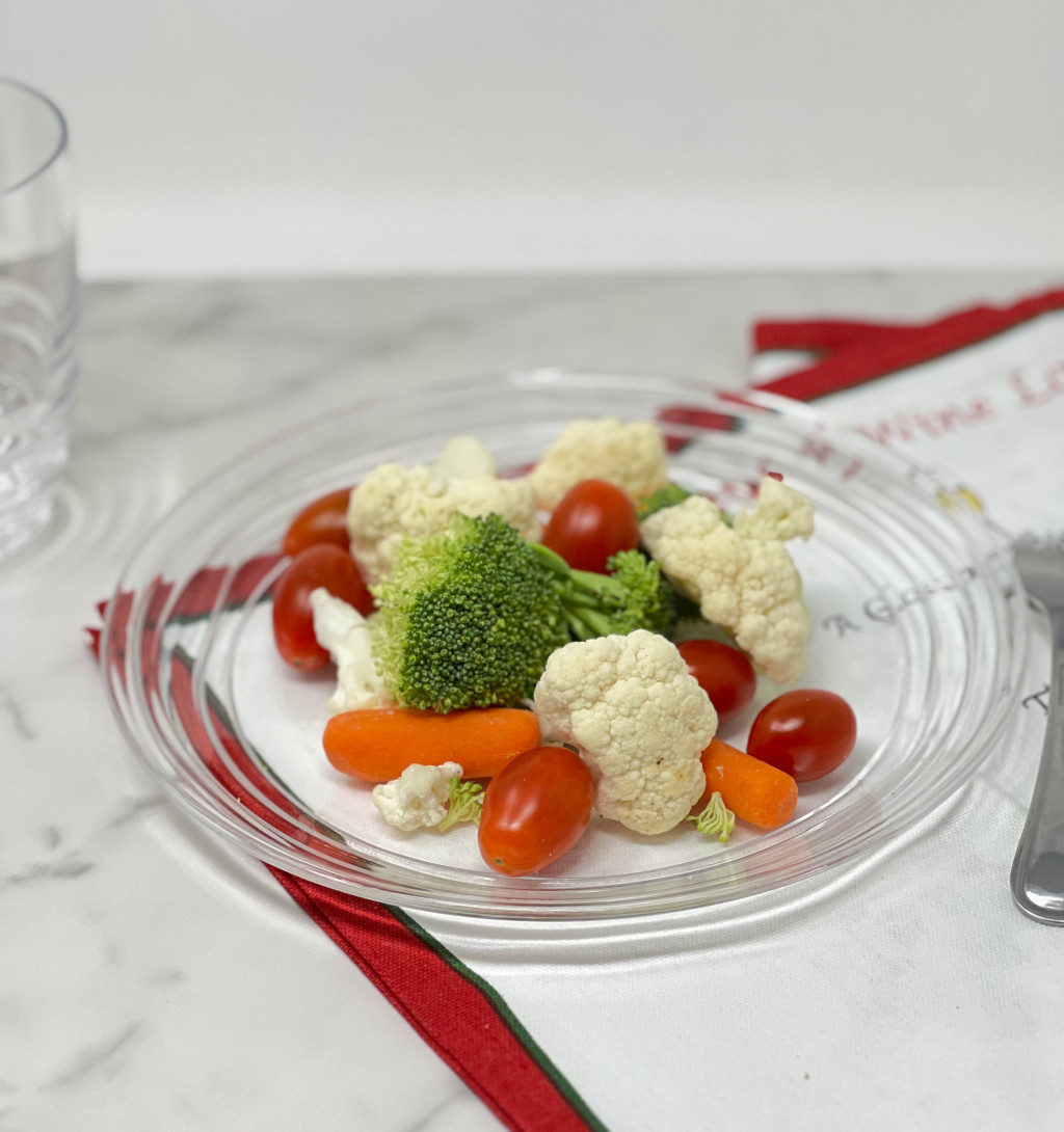 Picture of HomeRoots 520895 Round Swirl Acrylic Service for Four Salad Plate Set, Clear - 4 Piece