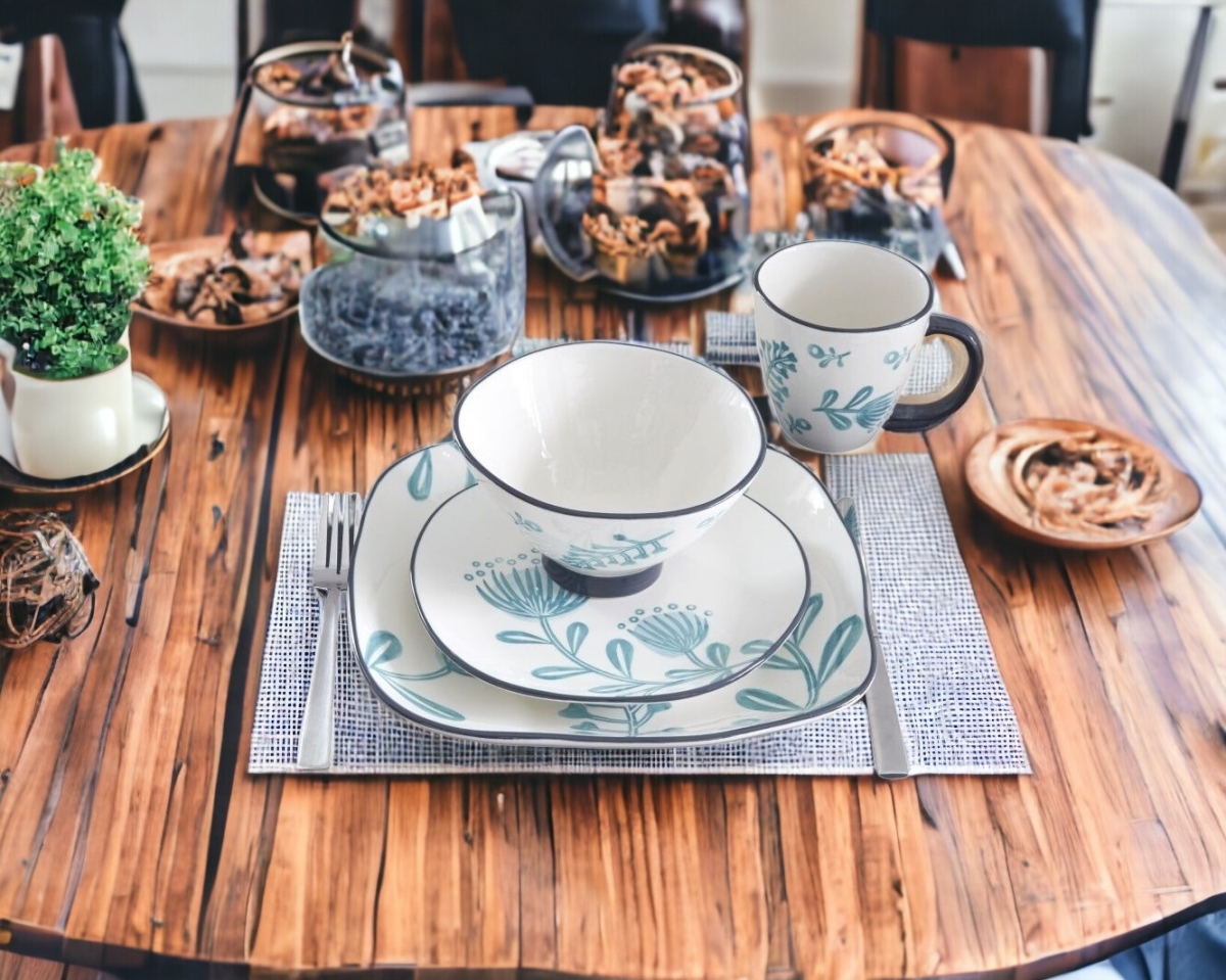 Picture of HomeRoots 534544 Round Floral Ceramic Service for Four Dinnerware Set, Blue & White - 16 Piece