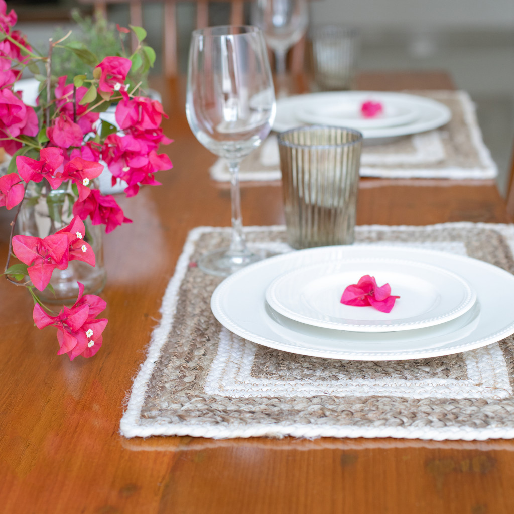Picture of HomeRoots 534183 19 in. Natural & Ivory Geometric Braided Jute Placemats - Set of 4