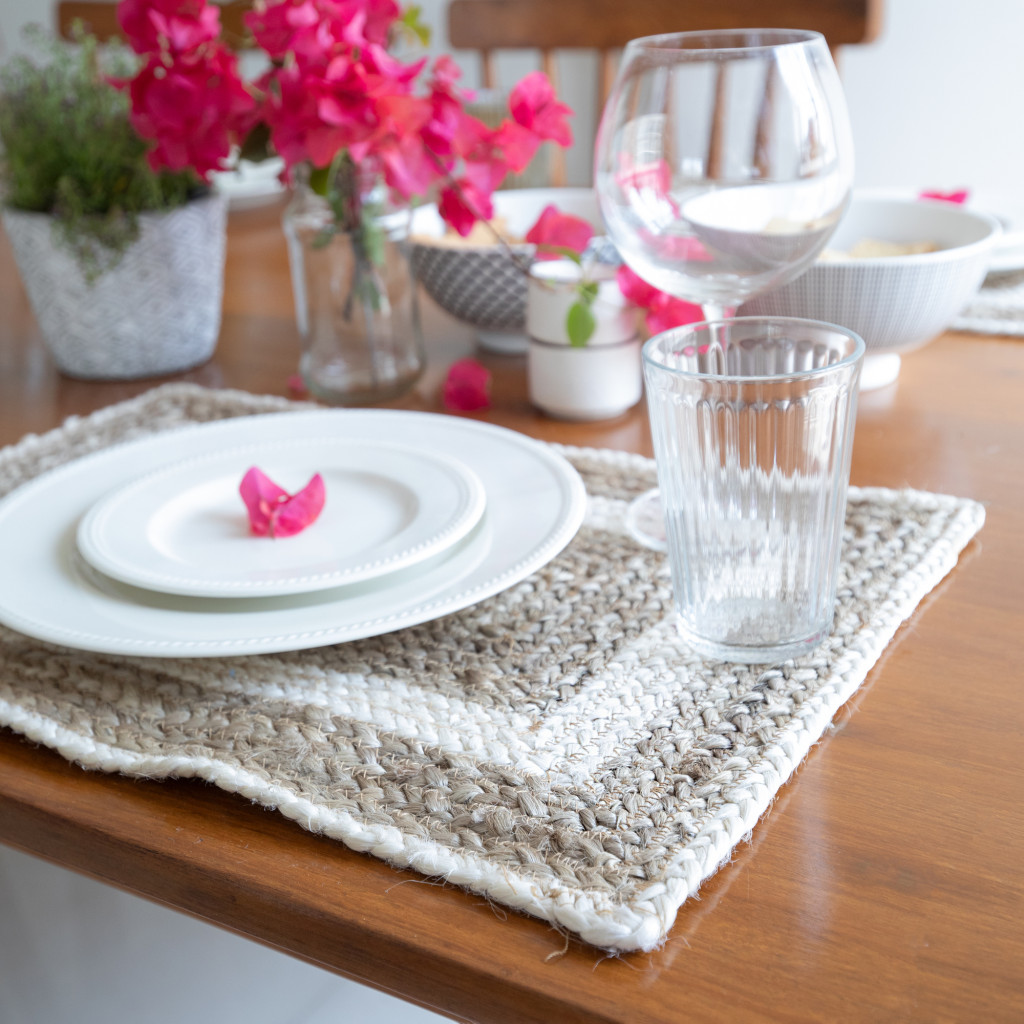 Picture of HomeRoots 534183 19 in. Natural & Ivory Geometric Braided Jute Placemats - Set of 4