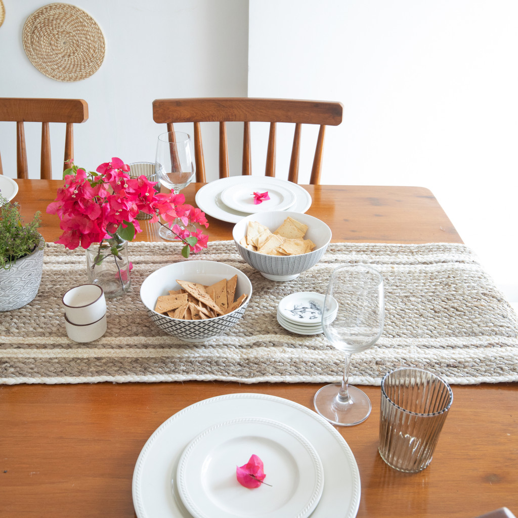 Picture of HomeRoots 534184 80 in. Natural & Cream Geometric Bordered Jute Table Runner