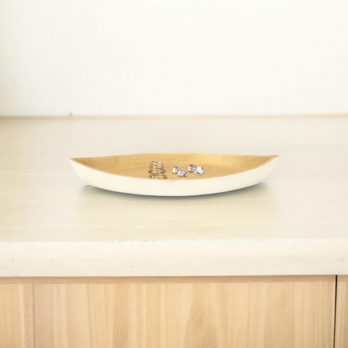 Picture of HomeRoots 634798 10 in. Gold & Off White Cast Iron Oval Boat Shaped Tray