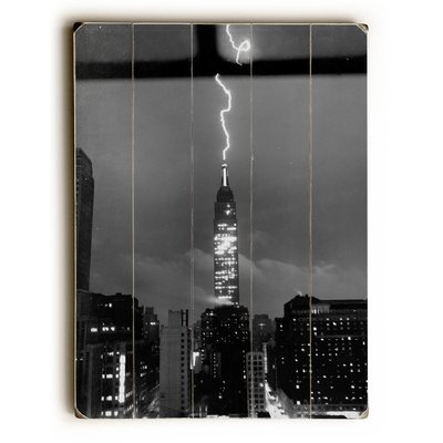 0003-2021-31 25 X 34 In. New York City July 9 1945 Lightning Planked Wood Wall Decor By Underwood Photo Archive