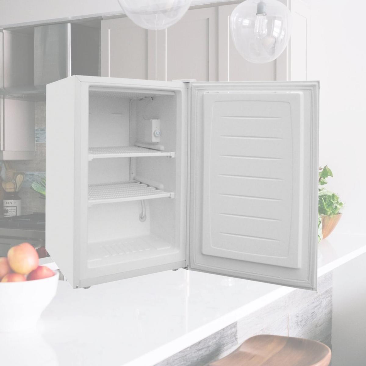 Picture of Magic Chef MCUF3W2 3 Cubic-ft Upright Freezer