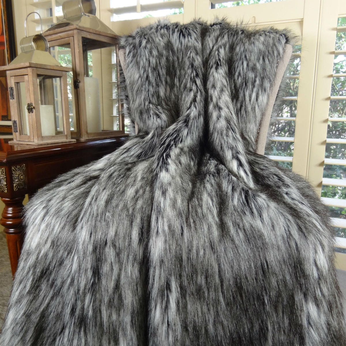 Pb16411-102x116 Luxury Faux Fur Siberian Husky Blanket, Gray, White & Black - 102 X 116 In.
